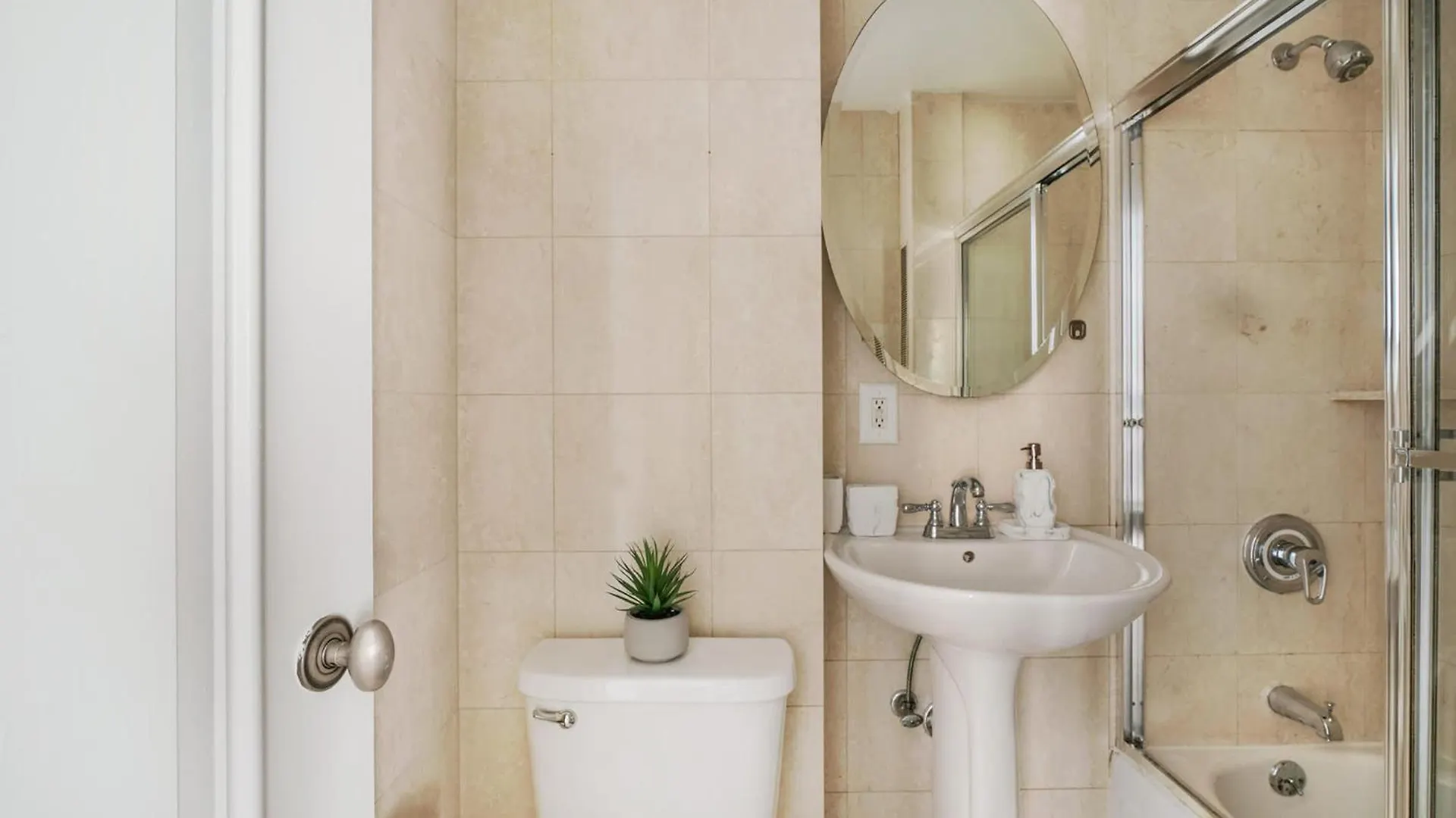 73-508 New 1Br 1Bth Uws Doorman Gym Apartment New York United States